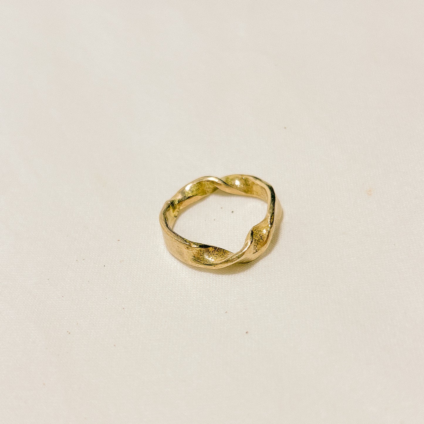 Marahuyo Ring